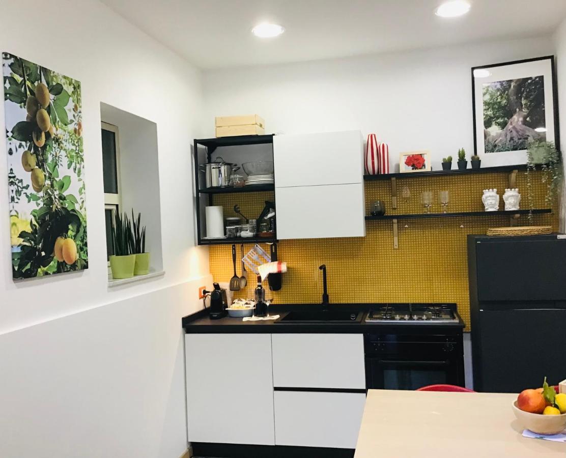 Lavica Di Mezzo Apartments Catania Exteriör bild