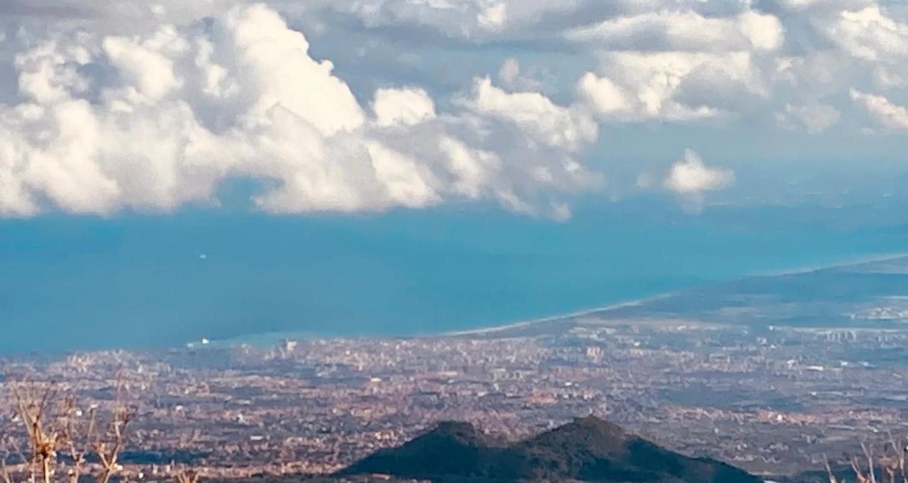 Lavica Di Mezzo Apartments Catania Exteriör bild